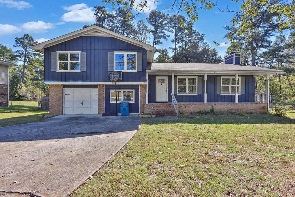 Property Photo:  562 Plantation Boulevard  GA 30046 
