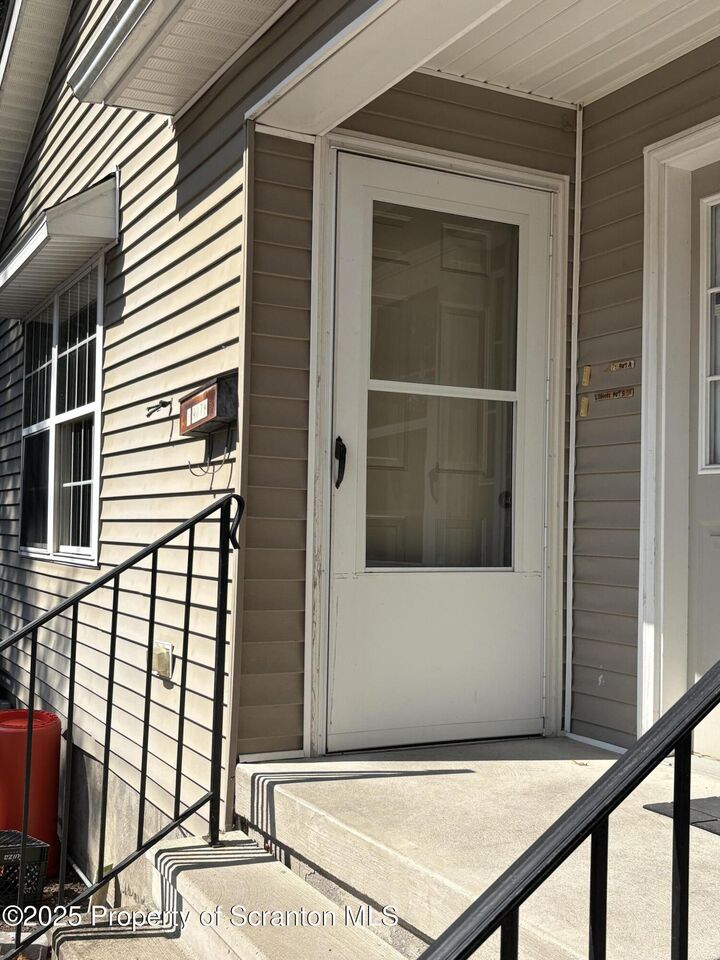 Property Photo:  907 Rear Lackawanna Avenue B  PA 18433 