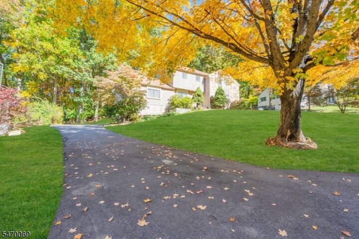 Property Photo:  85 Knob Hill Rd  NJ 07840 