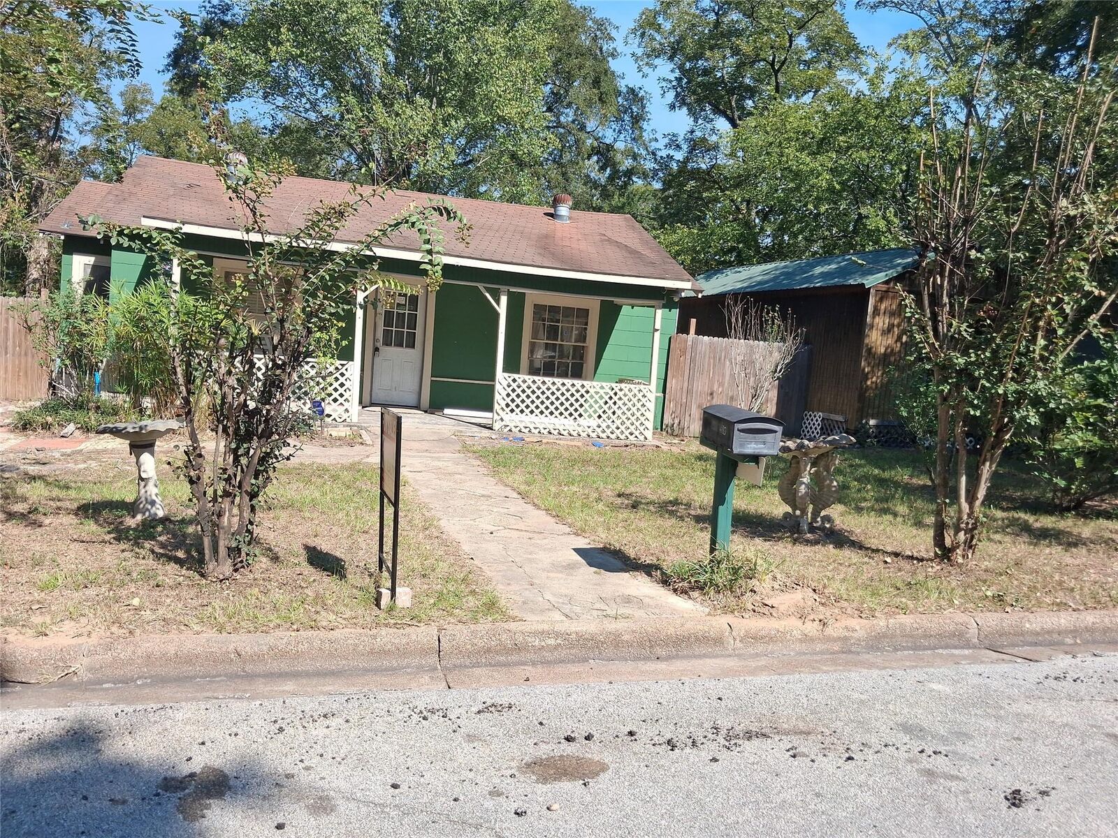 Property Photo: 610 W Feagin Street TX 77351