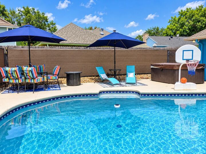Property Photo:  606 Tudor Court  TX 77536 