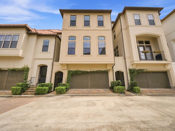 Property Photo: 911 Queen Annes Road TX 77024