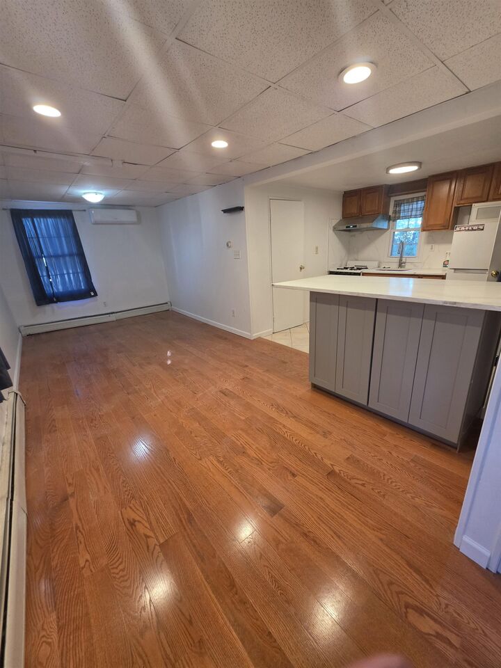 Property Photo:  476 Avenue E 4  NJ 07002 
