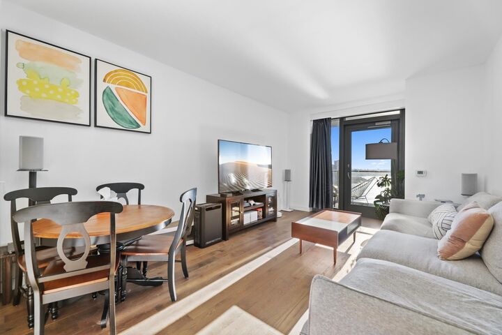 Property Photo: 99 Hudson St 2512 NJ 07302