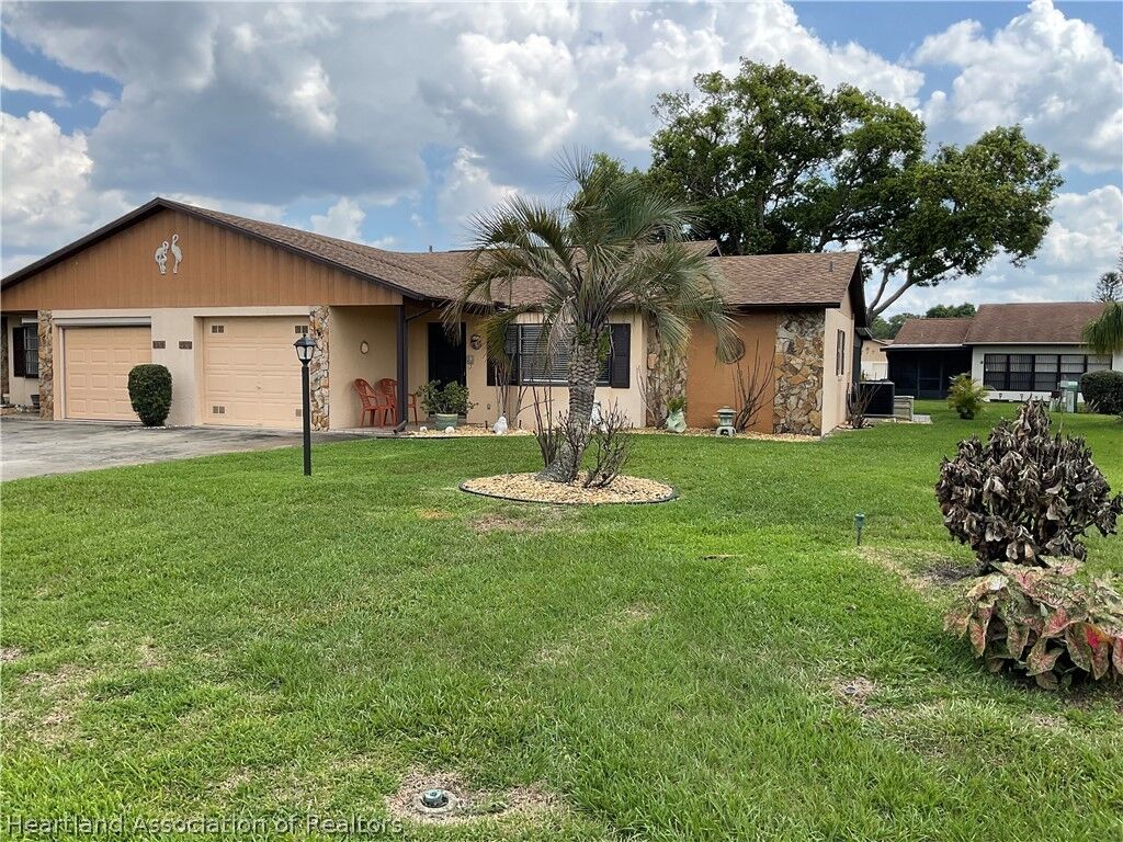 Property Photo: 3916 Thunderbird Hill Circle FL 33872