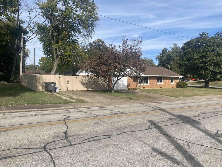 Property Photo:  2160 E Franklin Street  IN 47711 