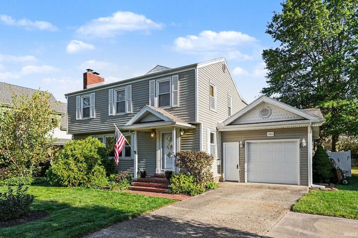 Property Photo:  2412 S Twyckenham Drive  IN 46614-1436 