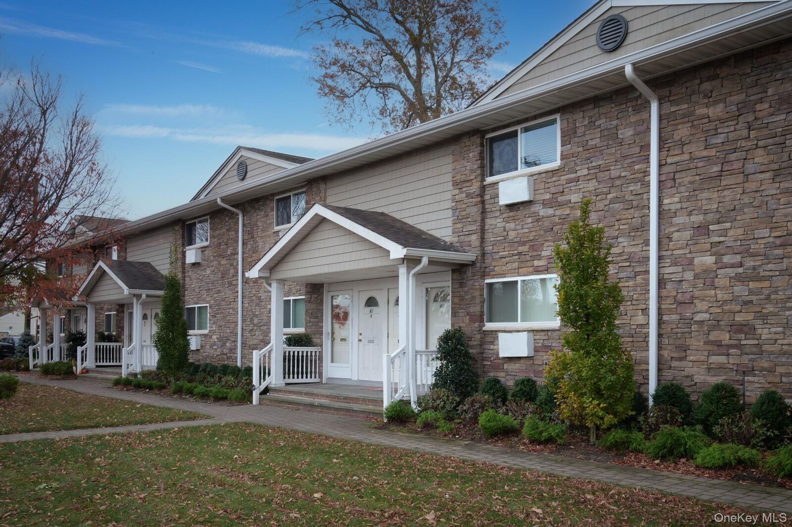 Property Photo:  100 Friendly Court Fc56  NY 11704 
