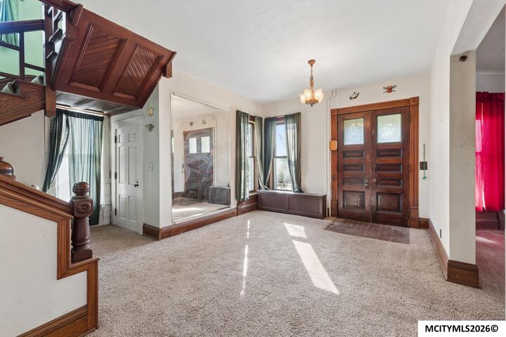 Property Photo:  324 2nd St SE  IA 50401 