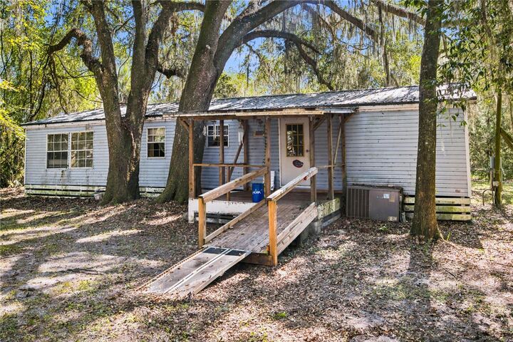 Property Photo: 5804 SW 144th Lane FL 32667