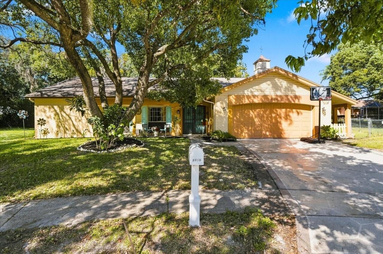 Property Photo: 8109 Rumford Court FL 34667