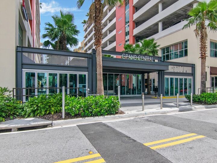 Property Photo: 1120 E Kennedy Boulevard 927 FL 33602
