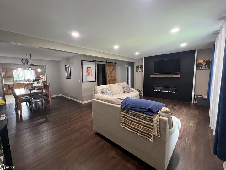 Property Photo: 1915 Crestview Drive IA 51401