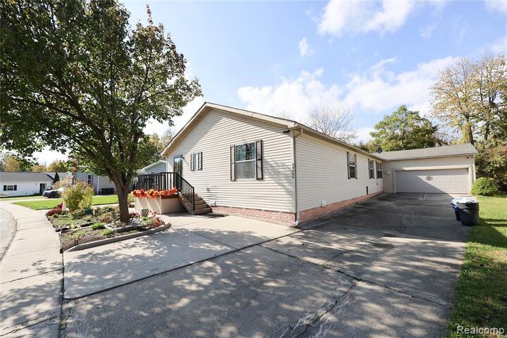 Property Photo:  29760 Meadow Lane  MI 48173 