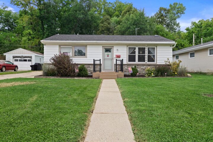 Property Photo:  942 Carey St  WI 53147 