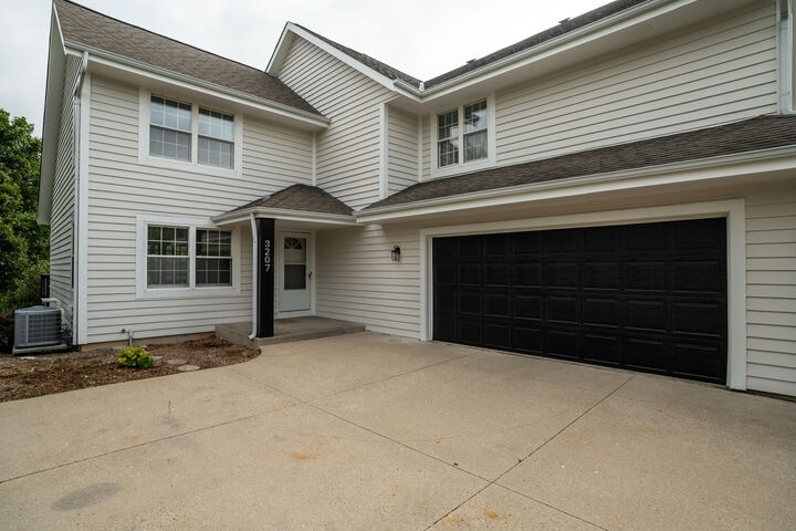 Property Photo:  3207 S Ridgecrest Ct  WI 53151 