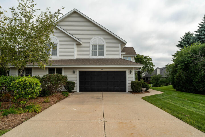 Property Photo:  3205 S Ridgecrest Ct  WI 53151 