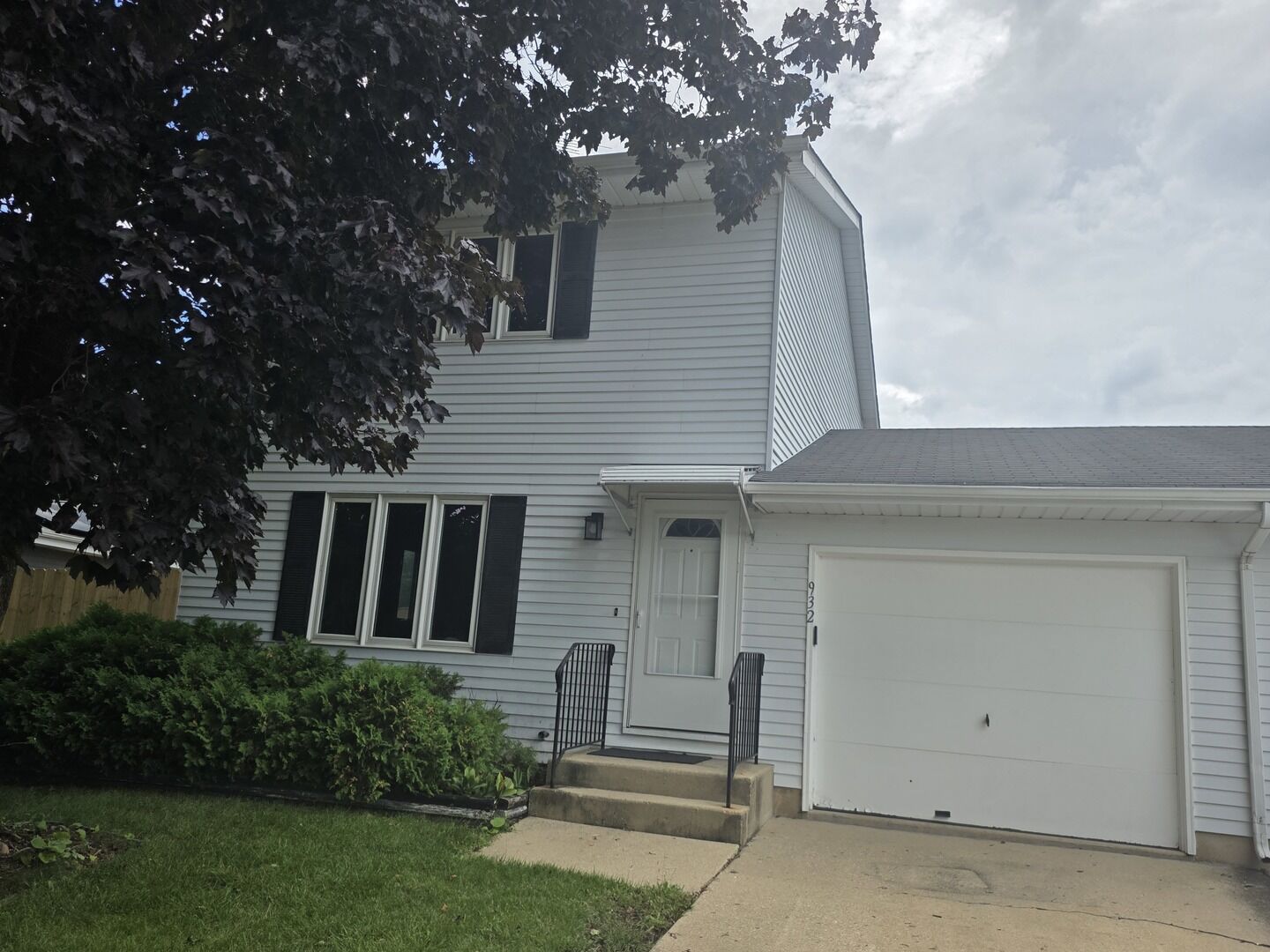 Property Photo:  932 Manchester Court  IL 60177 
