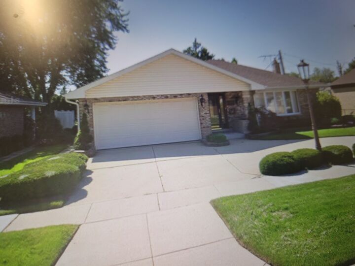 Property Photo:  1419 E Lincoln Avenue  IL 60018 