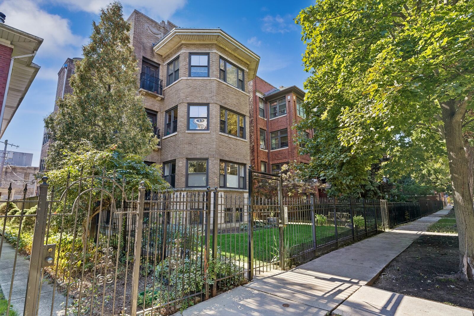 Property Photo:  1513 W Fargo Avenue Gn  IL 60626 