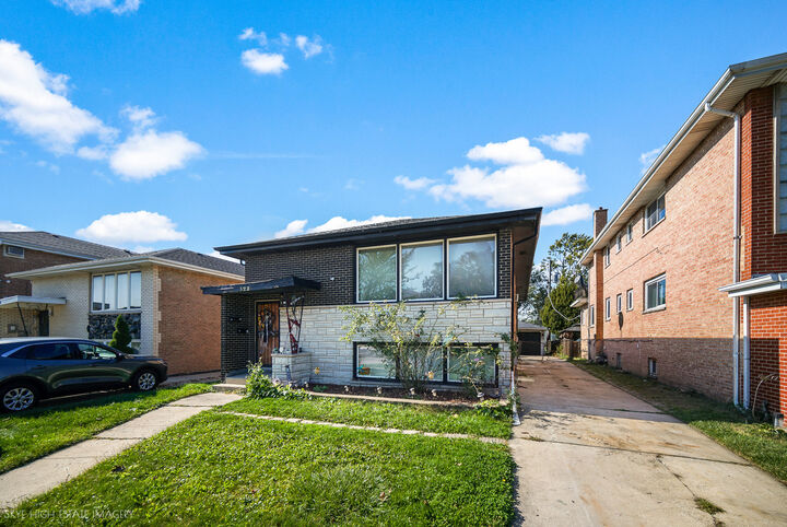 Property Photo: 322 Luella Avenue IL 60409