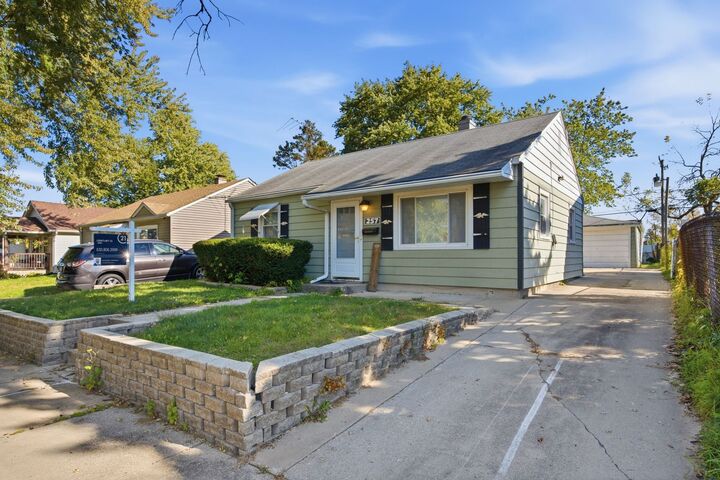 Property Photo:  257 Vermont Avenue  IL 60505 