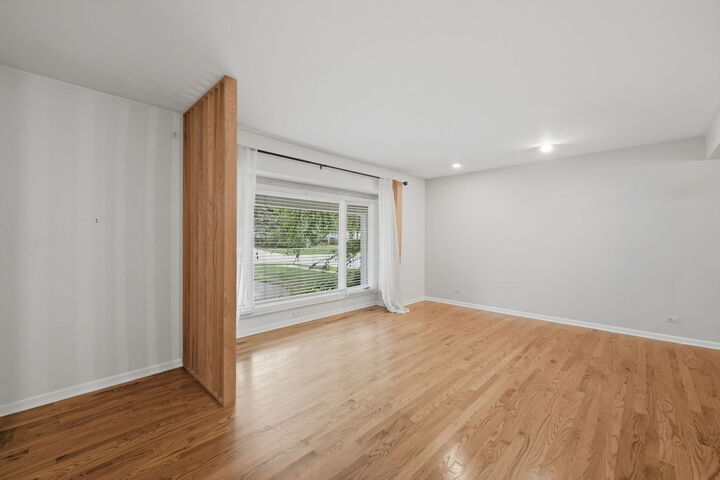 Property Photo:  902 N Rohlwing Road  IL 60074 