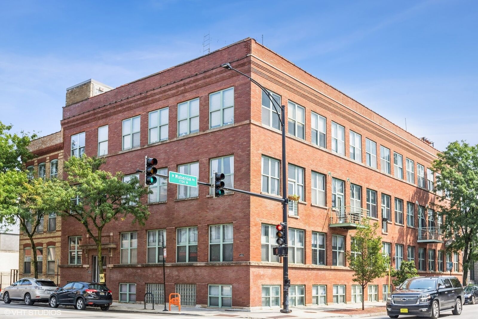 Property Photo:  1701 N Damen Avenue 204  IL 60647 