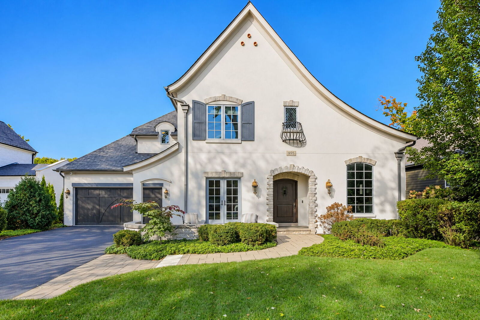 Property Photo: 895 W Benton Avenue IL 60540