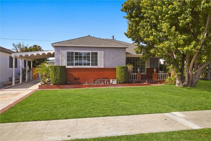 Property Photo:  1717 N Pepper  CA 91505 