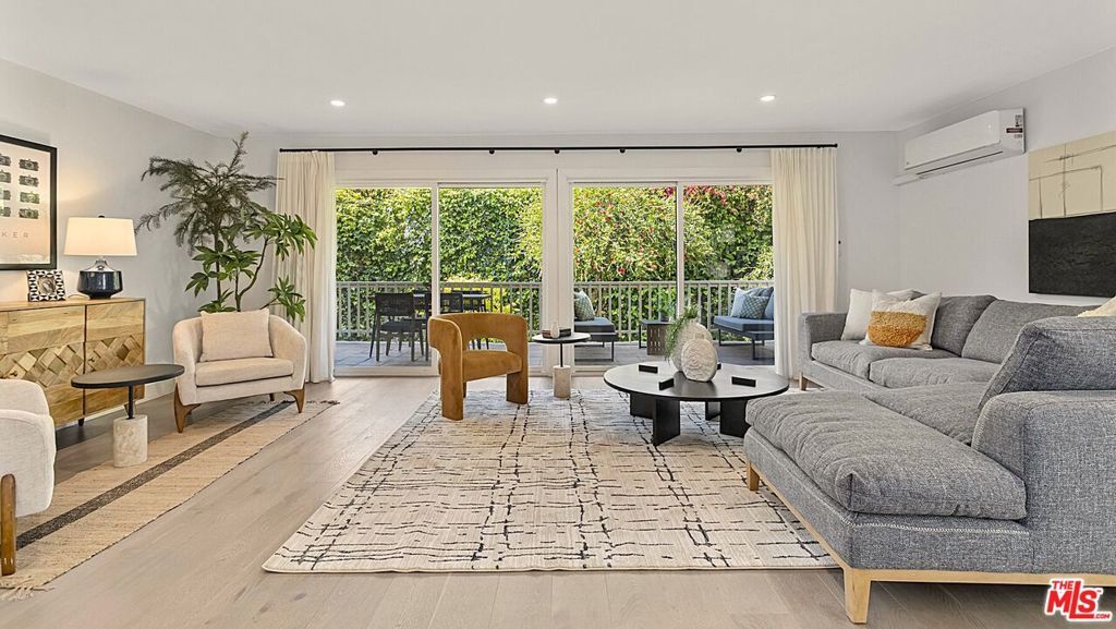 Property Photo:  1561 Manning Avenue 4  CA 90024 