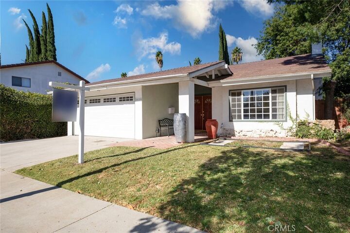 Property Photo: 18119 Calvert Street CA 91335