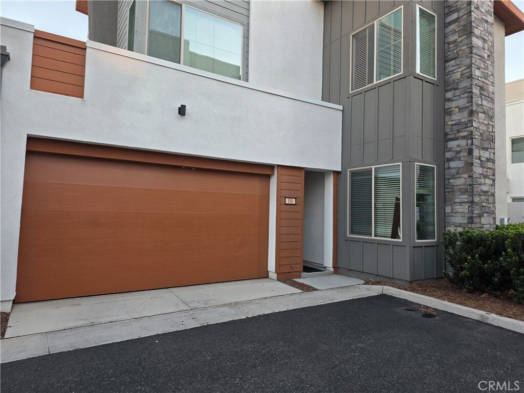 Property Photo:  180 Episode  CA 92618 