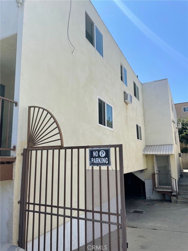 Property Photo:  755 Yale Street 1  CA 90012 