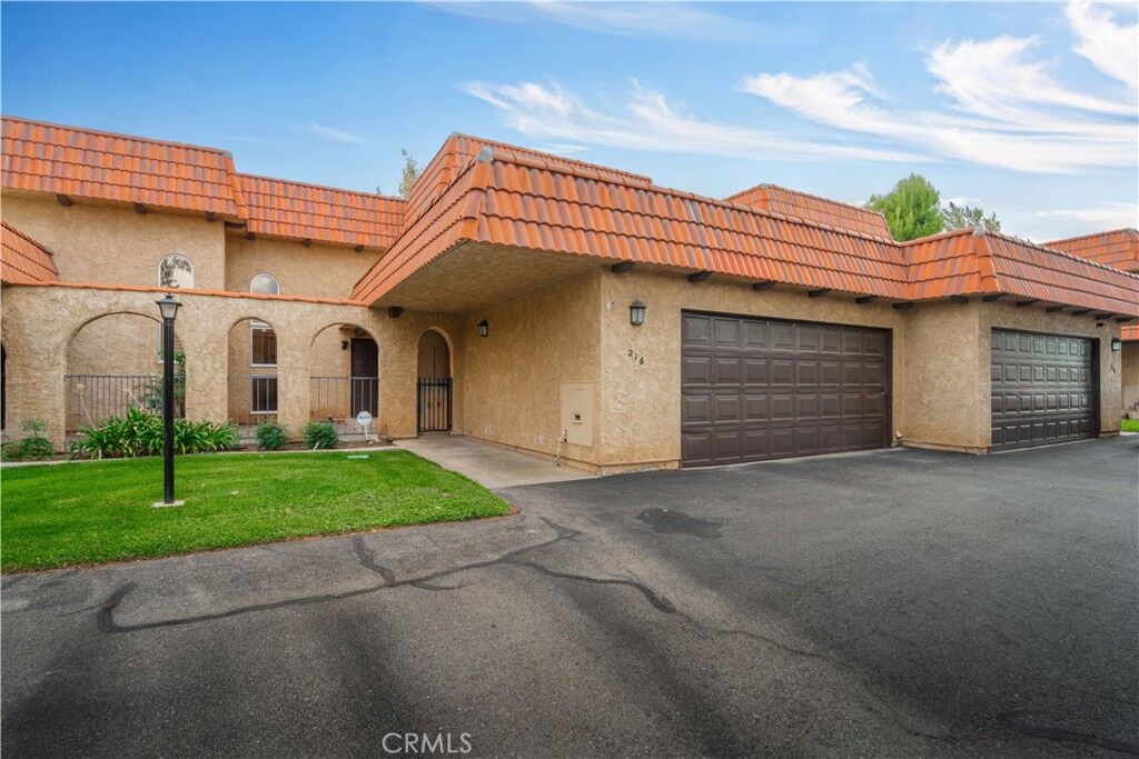 Property Photo: 216 Shirley Lane CA 93551
