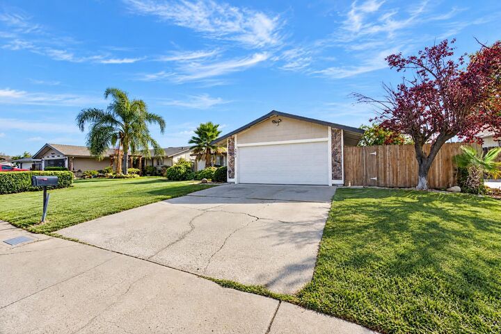 Property Photo: 6583 Blanche Dell Drive CA 95824