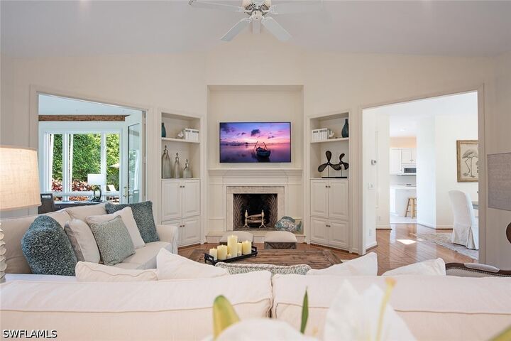 Property Photo: 369 2nd Avenue N FL 34102