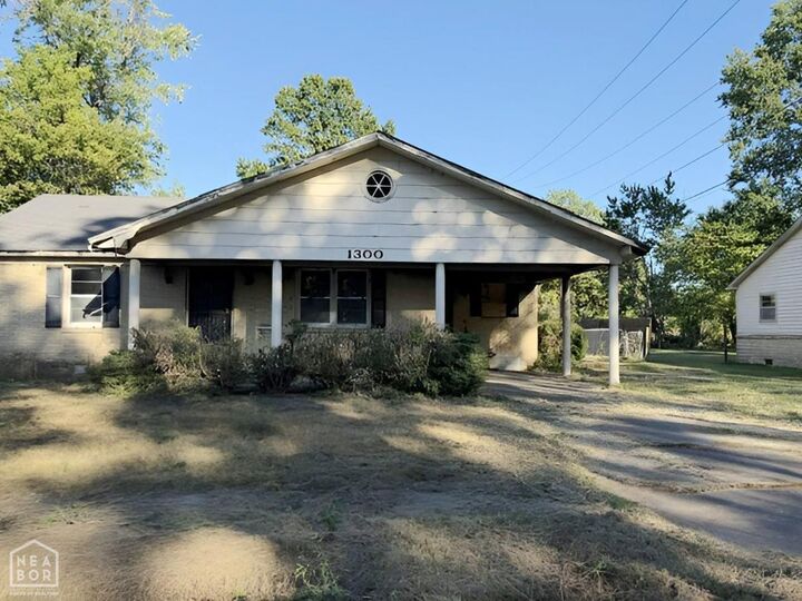 Property Photo: 1300 N Broadway Street AR 72315