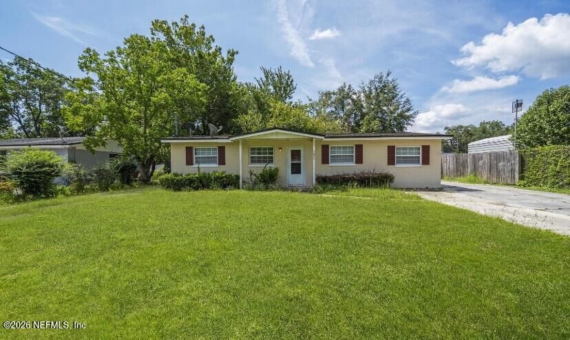 Property Photo: 5026 Doncaster Avenue FL 32208