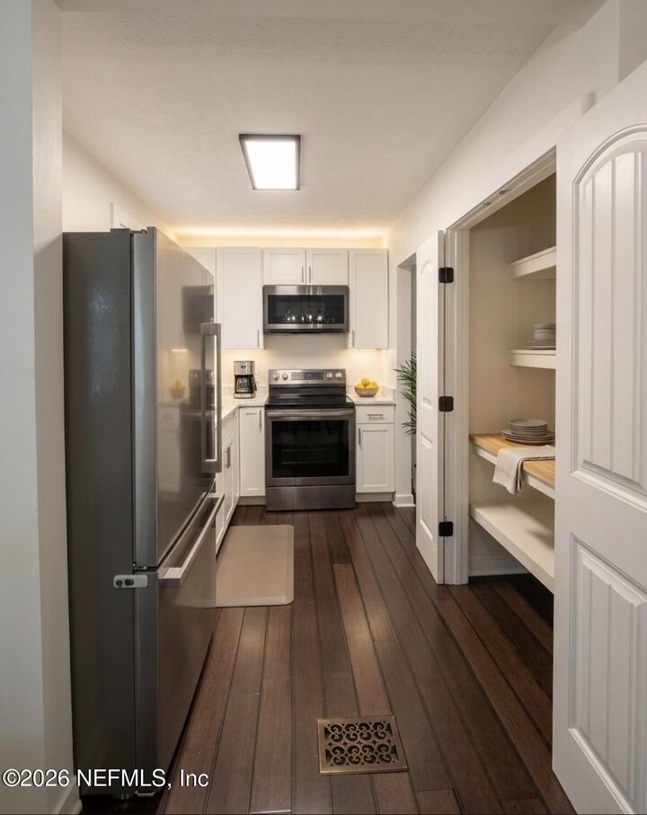Property Photo:  4940 Ortega Hills Drive  FL 32244 