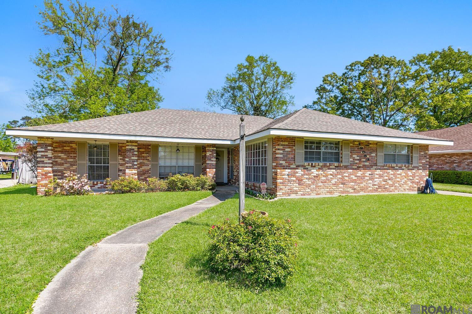 Property Photo: 12651 Parnell Ave LA 70815