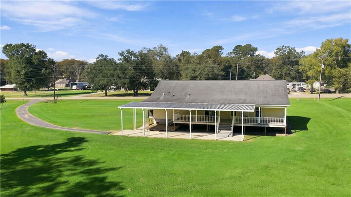 Property Photo:  21960 La Highway 22 Highway  LA 70449 