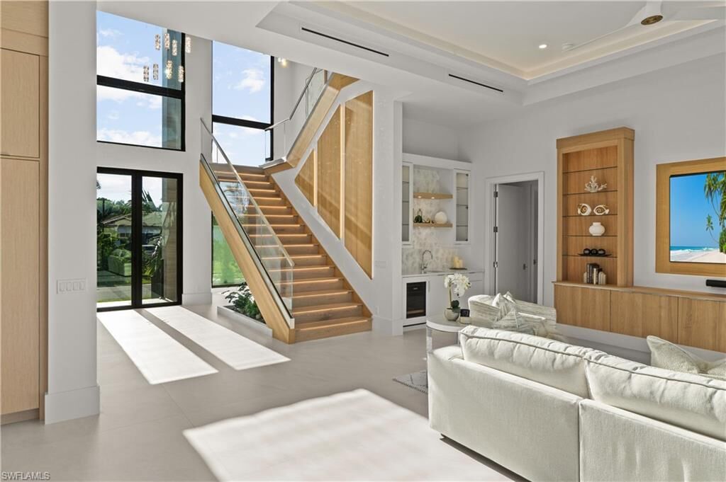 Property Photo:  921 Giralda Ct  FL 34145 