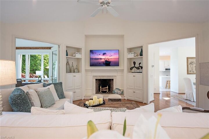 Property Photo:  369 2nd Ave N  FL 34102 