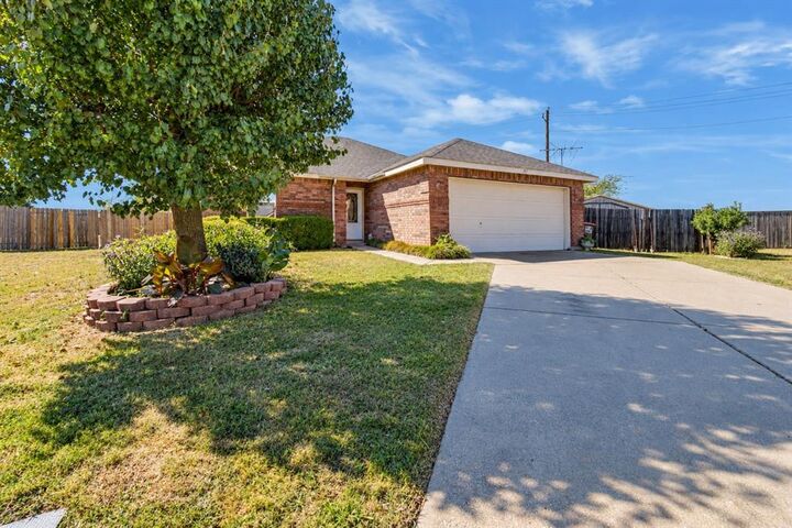 Property Photo: 413 Bonnie Court TX 75409