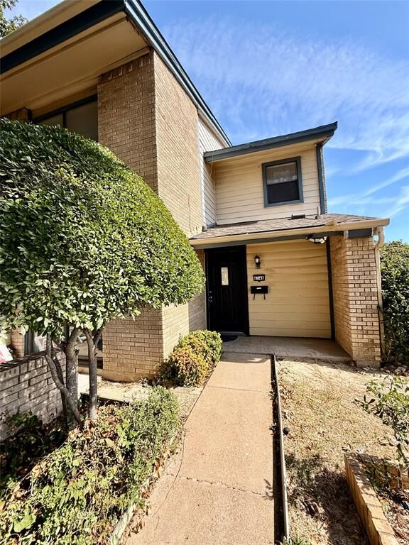 Property Photo: 4146 Towngate Boulevard TX 75041