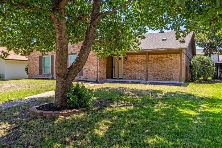 Property Photo: 1644 Glenhill Lane TX 75077