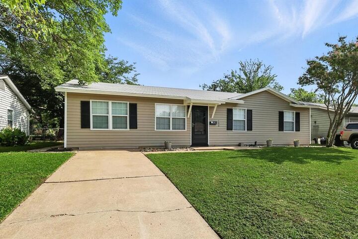 Property Photo:  106 Tarrant Drive  TX 76039 