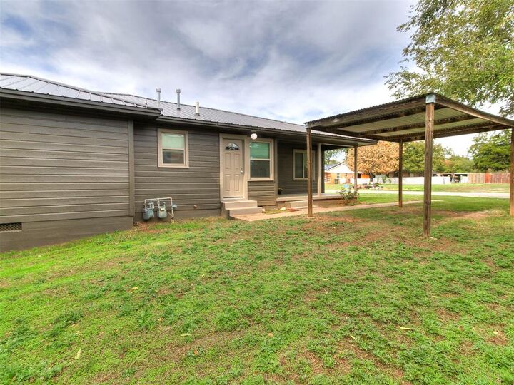 Property Photo: 715 W Wisconsin Avenue OK 73018