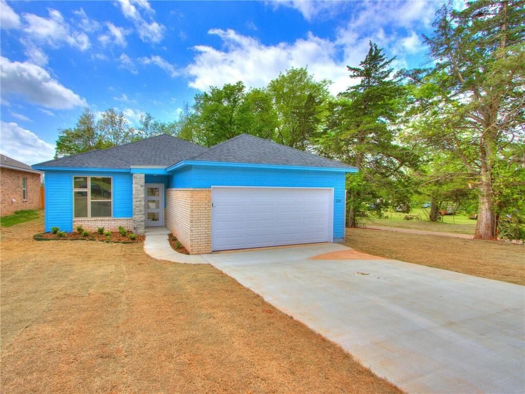 Property Photo:  200 E 6th Street  OK 73007 